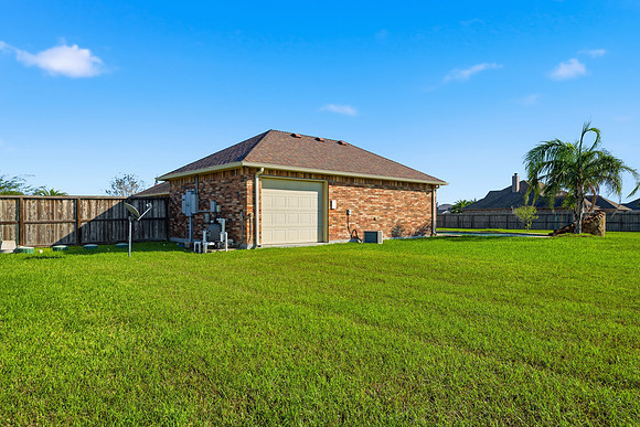 12-18-25 5425 Kitty Hawk Janice Cruz Realtor®P1001679