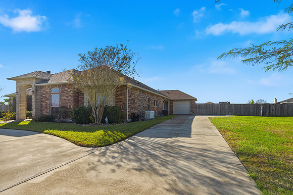 12-18-25 5425 Kitty Hawk Janice Cruz Realtor®P1001719