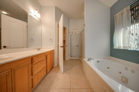08_29_16 Amy Henderson Wind Hollow Dr-45LRE1