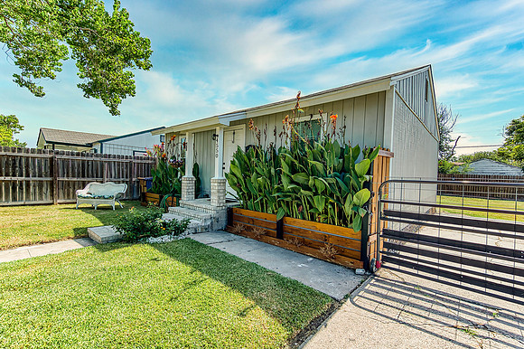 07_13_23 Matthew Forester 4550 Elvira Dr-7_LuminarNeo-edit