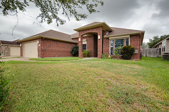 08_29_16 Amy Henderson Wind Hollow Dr-118LRE1