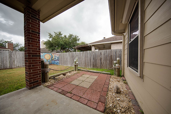 08_29_16 Amy Henderson Wind Hollow Dr-105LRE1