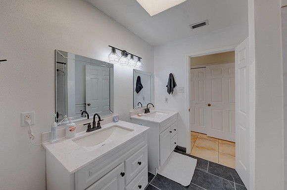 08_31_23 Matthew Forester 3506 Picadilly Ln-46_7_8MForester_Int