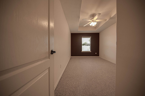 08_29_16 Amy Henderson Wind Hollow Dr-70LRE1