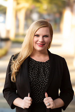 01_10_24 Lauren De Garza Headshots-2-Edit
