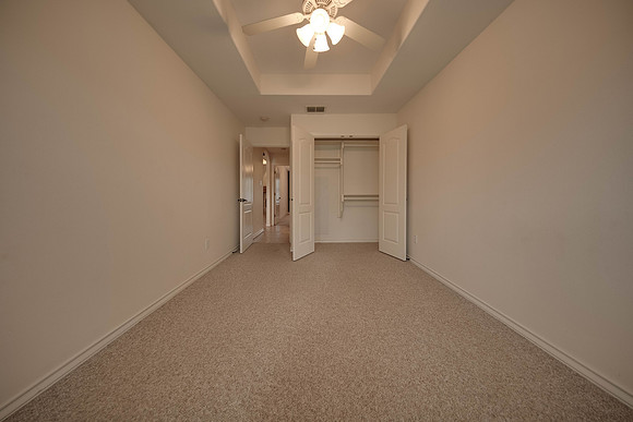 08_29_16 Amy Henderson Wind Hollow Dr-85LRE1