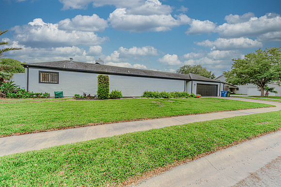 04_15_24 Brenda Garcia 5305 Sugarcreek-7_8_9Alissa_EXT_LuminarNeo-edit