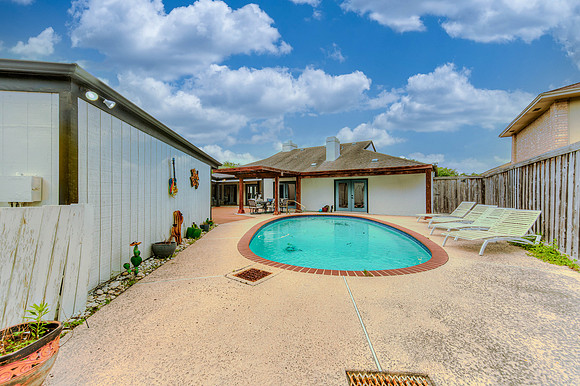 04_15_24 Brenda Garcia 5305 Sugarcreek-148_49_50Alissa_EXT_LuminarNeo-edit