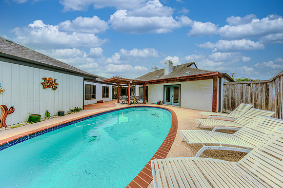 04_15_24 Brenda Garcia 5305 Sugarcreek-151_2_3Alissa_EXT_LuminarNeo-edit