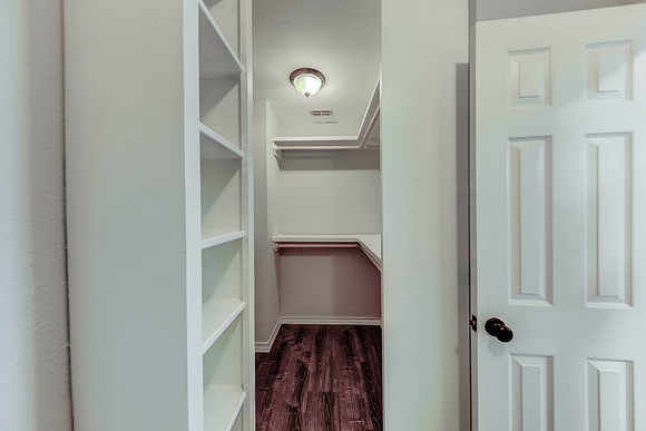 07_20_23 Kimberly Gonzalez 5117 Kings-117_18_20KGonzalez_interior