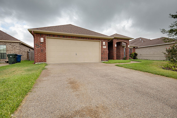 08_29_16 Amy Henderson Wind Hollow Dr-116LRE1