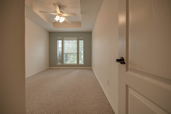 08_29_16 Amy Henderson Wind Hollow Dr-81LRE1