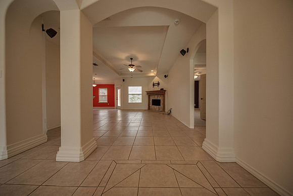 08_29_16 Amy Henderson Wind Hollow Dr-3LRE1
