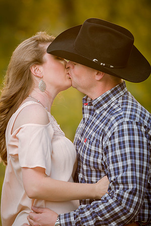04_01_17 Jennifer and Travis Engagement-251