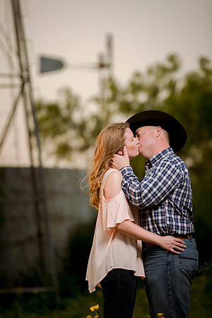 04_01_17 Jennifer and Travis Engagement-316