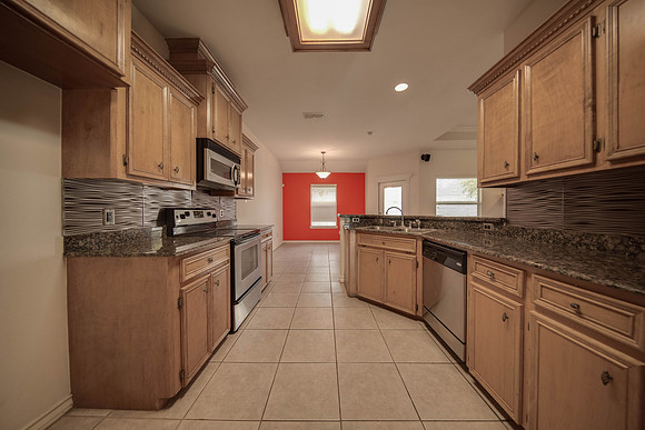 08_29_16 Amy Henderson Wind Hollow Dr-27LRE1