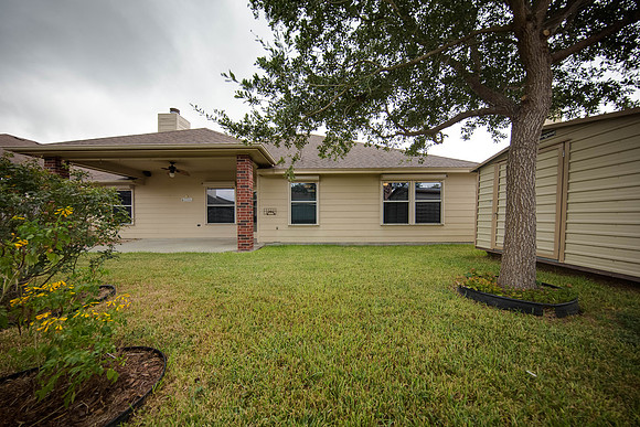 08_29_16 Amy Henderson Wind Hollow Dr-99LRE1