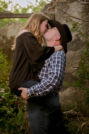 04_01_17 Jennifer and Travis Engagement-200