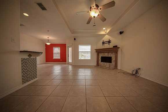 08_29_16 Amy Henderson Wind Hollow Dr-7LRE1
